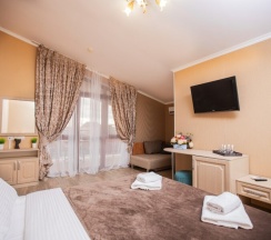 Комфорт 4-местный с двуспальной и односпальной кроватями с террасой в Джульетта