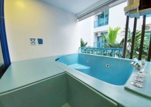 Люкс с 2 комнатами с балконом в Costa Village Jacuzzi Bangsaray