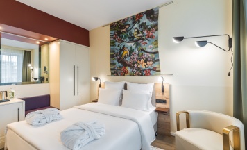 Двухместный номер Standard с видом на реку двуспальная кровать в Robinson-city