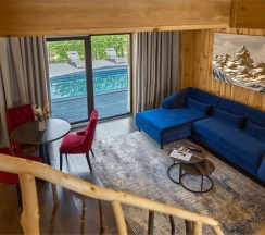 Вилла дуплекс апартаменты с бассейном в Маральник Altai Palace