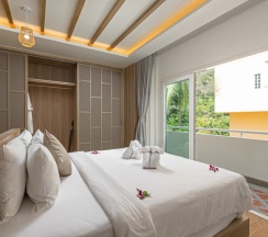 Люкс New с джакузи на крыше с 3 комнатами в Phunawa Resort