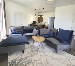 Вилла с балконом и с видом на бассейн в Higos Hotel