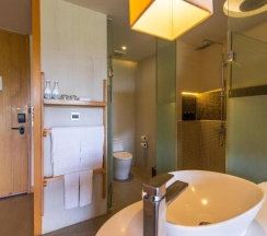 Двухместный номер Deluxe с видом на море двуспальная кровать в Crest Resort & Pool Villas