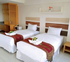Трёхместный люкс с балконом в Sakura Boutique Hotel