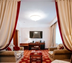 Номер Джуниор Сюит в Ring Premier Hotel