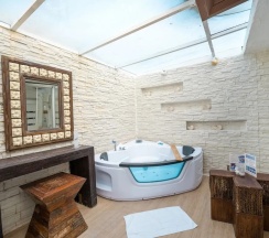 Номер Presidential в Dhevan Dara Resort & Spa