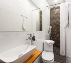 Общий 6-местный номер Std room в Caps hotel