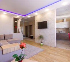 Двухместный номер Deluxe с балконом и с красивым видом из окна двуспальная кровать в Апартаменты on Repina 4 lux