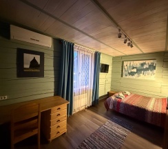 Коттедж Малый Дом в Времена Года