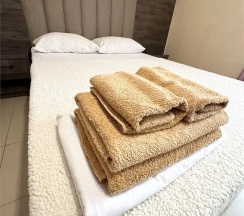 Улучшенный трехместный номер с балконом в Guest house city center