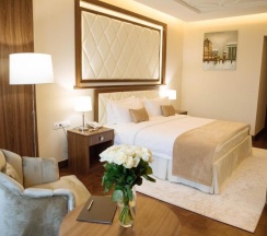 Двухместный номер Garden Deluxe с видом на город двуспальная кровать в Garden Park Inn