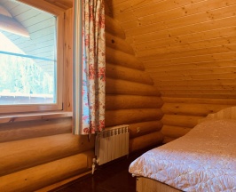 Трёхместный номер Standard с балконом и с красивым видом из окна в Сокольский бор