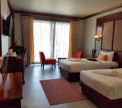 Двухместный полулюкс с балконом двуспальная кровать в Erawan Hotel