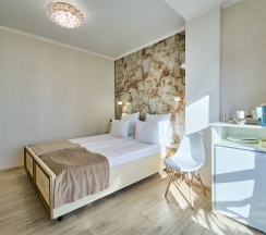 Комфорт Панорамный с балконом и видом на город,  2-х местный с дополнительным местом в Амбассадор