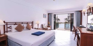 Чонг Тале: Курортный отель Amora Beach Resort Phuket