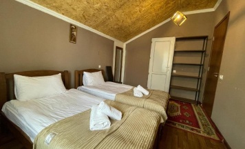 Двухместный номер Standard с видом на горы двуспальная кровать в Hotel Dari