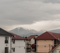 Четырёхместный номер с террасой, вид на горы и сад в Skayfom