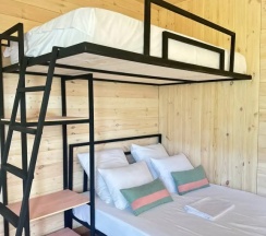 Шестиместный семейный номер Superior с балконом в Manresa family resort