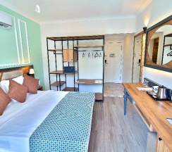 Двухместный номер Standard с балконом двуспальная кровать в Club Big Blue Suit Hotel