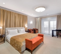 Люкс с видом на море  в Ревиталь Парк