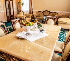 Двухкомнатный люкс с балконом и видом на море в Grand Palace