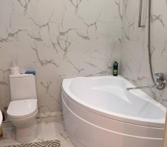 2-комнатные апартаменты люкс с 1 двуспальной кроватью и диваном с видом на море в Apart Ru Hotel