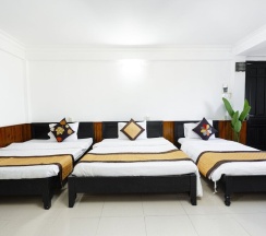 Кровать в общем номере в Casablanca Hotel