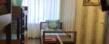 Номер стандарт с 2 односпальными кроватями и 2 двухъярусными кроватями (общие удобства) в Хостелы рус