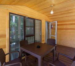 Четырёхместный коттедж с 2 комнатами с красивым видом из окна в Forest house resort