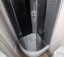 Четырехместный номер с душем №2 в Кедр Золотой