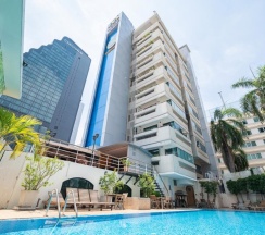 Двухместный люкс с балконом двуспальная кровать в Hotel Mermaid Bangkok