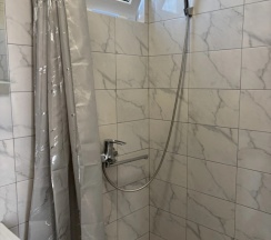 Двухместный номер Standard с красивым видом из окна двуспальная кровать в Golden House Hotel