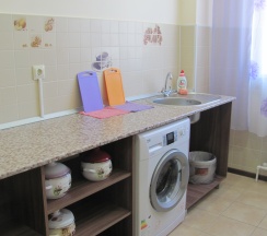 Трехместный номер с двуспальной и односпальной кроватью в Роза Ейска