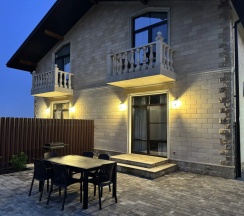 Четырёхместный семейный коттедж с балконом в Розмарин