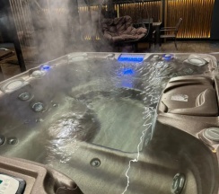 Апартаменты с 2 комнатами с балконом и с красивым видом из окна в Monto