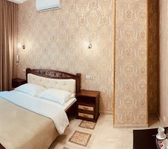 Делюкс в День и ночь