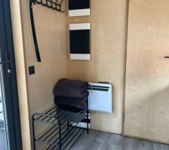 Двухместный коттедж с красивым видом из окна двуспальная кровать в Vinder Village