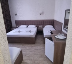 Полулюкс 4х-местный с балконом в Легенда