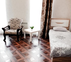 Четырёхместный семейный номер Standard с видом на город в Сияние