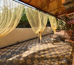 Двухместные апартаменты с красивым видом из окна двуспальная кровать в Мелис