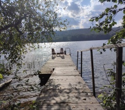 Коттедж с балконом и с красивым видом из окна в Гостевой дом