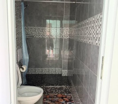 Комната стандарт с 2 односпальными и 1 двуспальной кроватью №3 в Алешкина мечта