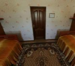 Кровать в 4-местном общем номере в Ивановка