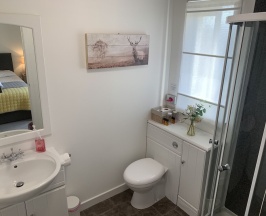 Двухместный номер Standard с видом на озеро двуспальная кровать в Loch Eyre House