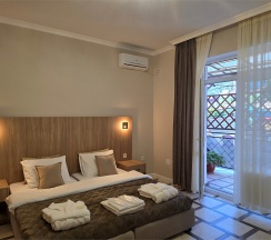 Премиум Люкс с кроватями TWIN/DBL и большой террасой с видом на горы в Цитрус