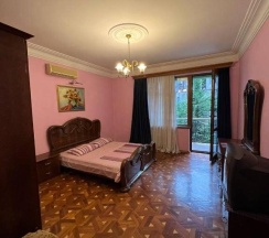Двухместный номер Standard с балконом двуспальная кровать в Guesthouse Parnavaz Mepe