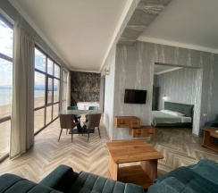 Двухместный люкс Grand с балконом и с видом на море двуспальная кровать в Blacksea