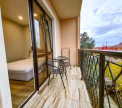 Трёхместная комната с балконом в Tere