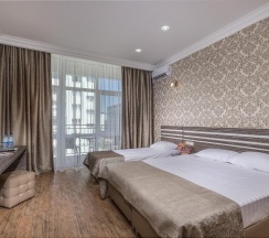 3-местная комната стандарт в Miracle&N