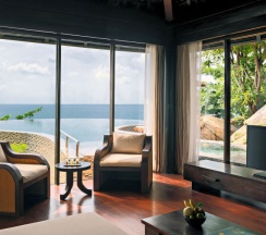 Двухместное Pool Villa Suite No. 3 oceanfront двуспальная кровать в Silavadee Pool Spa Resort